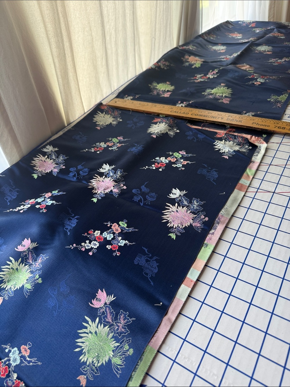 Vintage 1950s 60s Asian Brocade Satin Fabric Navy Floral Crane 4.75 Yds x 36 - Picture 9 of 16